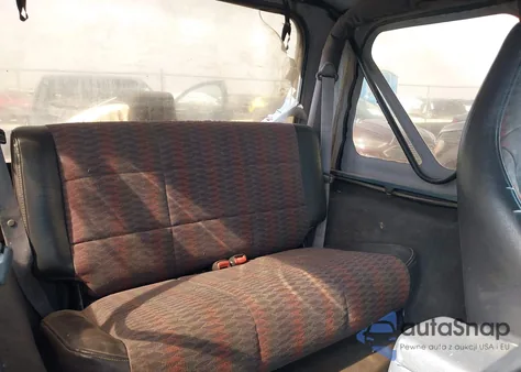 1999 Jeep Wrangler Sport z USA, uszkodzony, nr VIN 1J4FY19S8XP443604